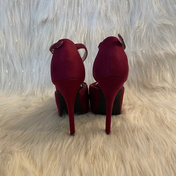 Olsenboye Faux Suede Platform T-Strap Heel Fuchsia - Picture 4 of 5